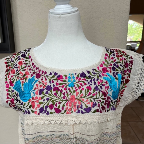 Mexican Embroidered Blouse. NWOT - Picture 2 of 9